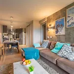 In-out - Heart Of Spacious 8 Guests Apartment, Wifi - Pierre & Tikal דירה