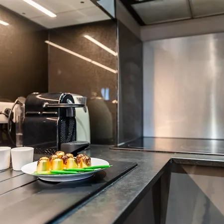 In-out - Heart Of Spacious 8 Guests Apartment, Wifi 303 *