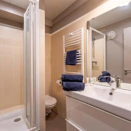 In-out - Heart Of Spacious 8 Guests Apartment, Wifi 303 *