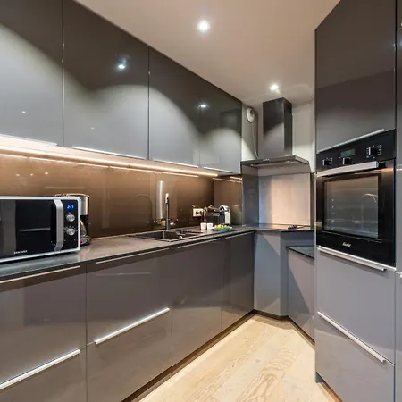 In-out - Heart Of Spacious 8 Guests Apartment, Wifi - Pierre & Tikal Appartement *